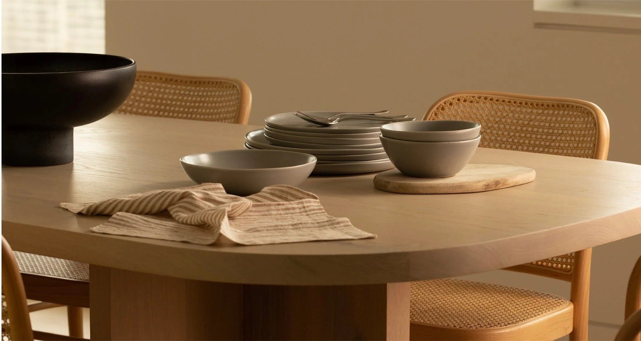 Dining table set with Fable plates and bowls